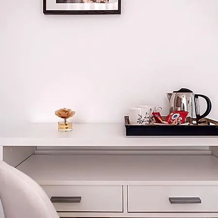 Terza Luna Oda ve Kahvaltı 4*